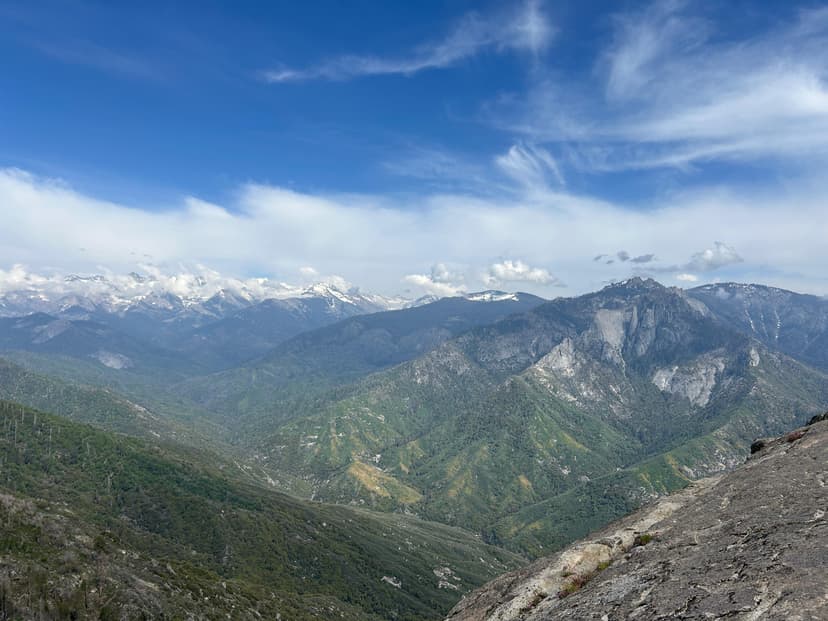 Panoramic mountain view from Moro Rock in Sequoia National Park