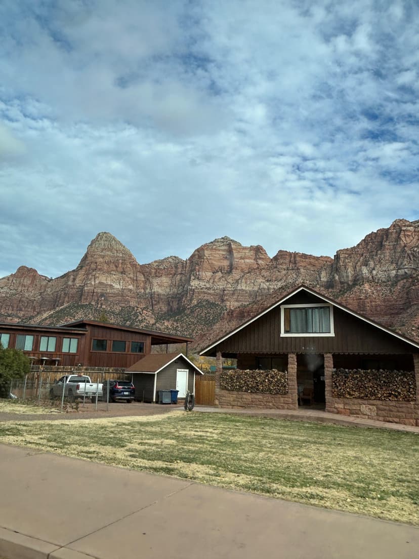 Homes and cabins near the base of Zion National Park red cliffs